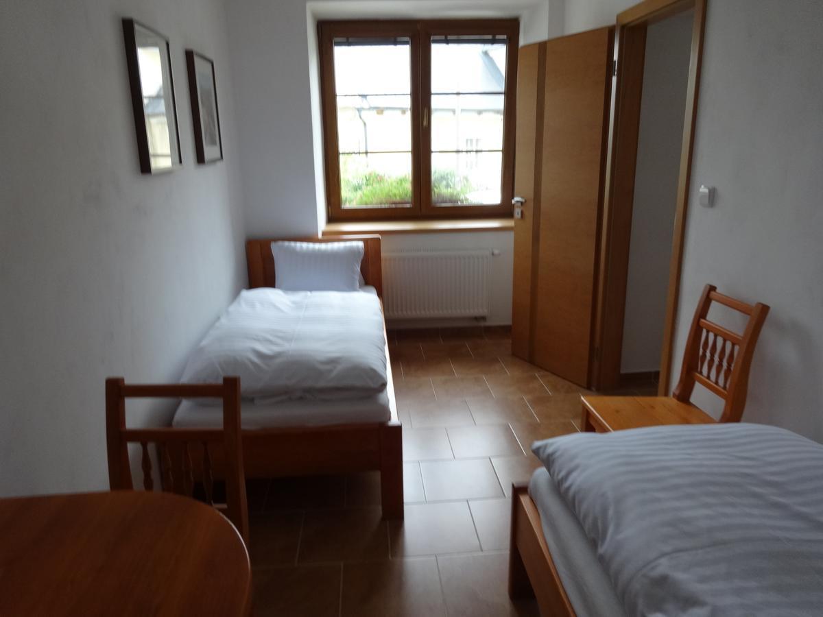 Hostinec u Janatů s ubytováním Cestin Pokoj fotografie