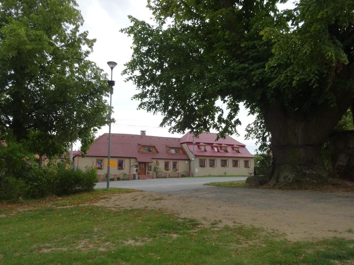 Hostinec u Janatů s ubytováním Cestin Exteriér fotografie