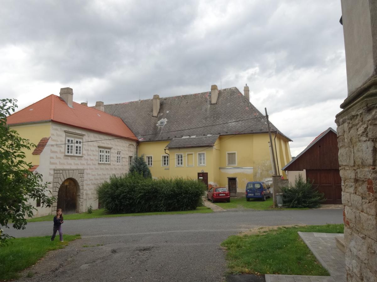 Hostinec u Janatů s ubytováním Cestin Exteriér fotografie