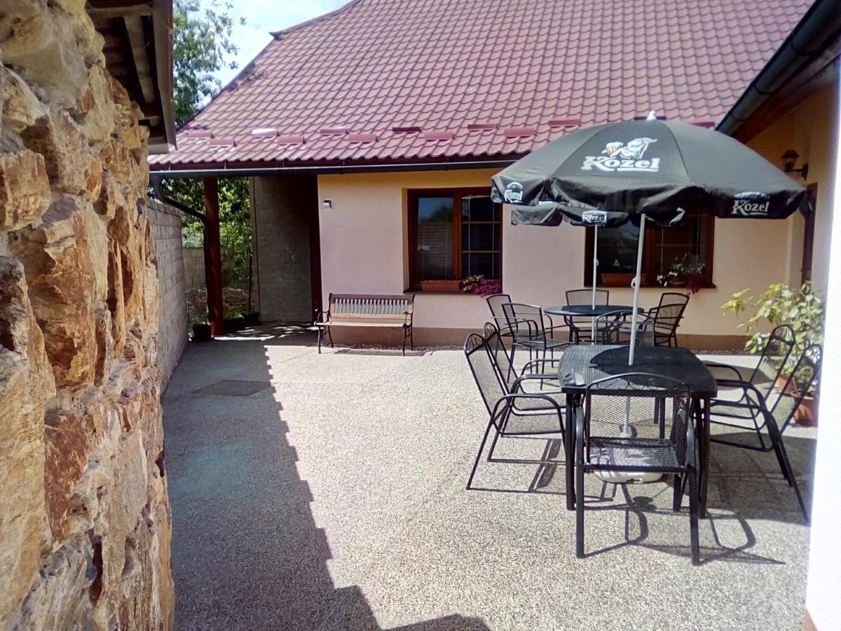 Hostinec u Janatů s ubytováním Cestin Exteriér fotografie