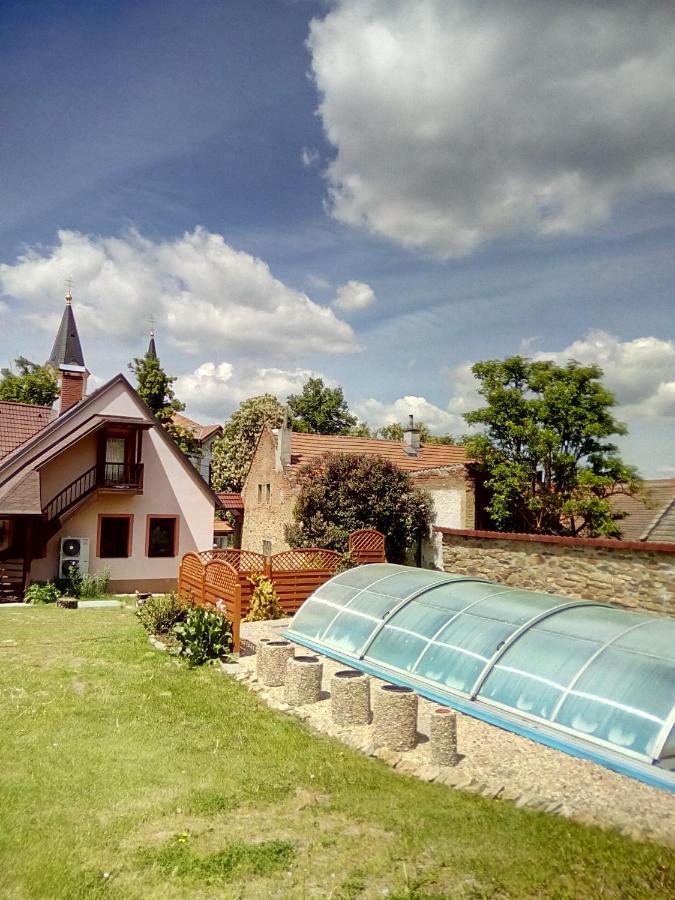 Hostinec u Janatů s ubytováním Cestin Exteriér fotografie