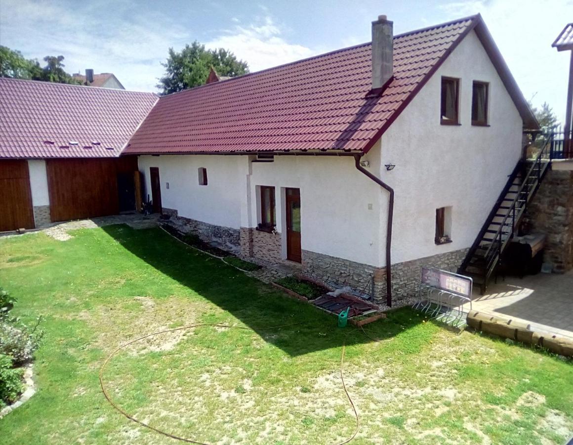 Hostinec u Janatů s ubytováním Cestin Exteriér fotografie