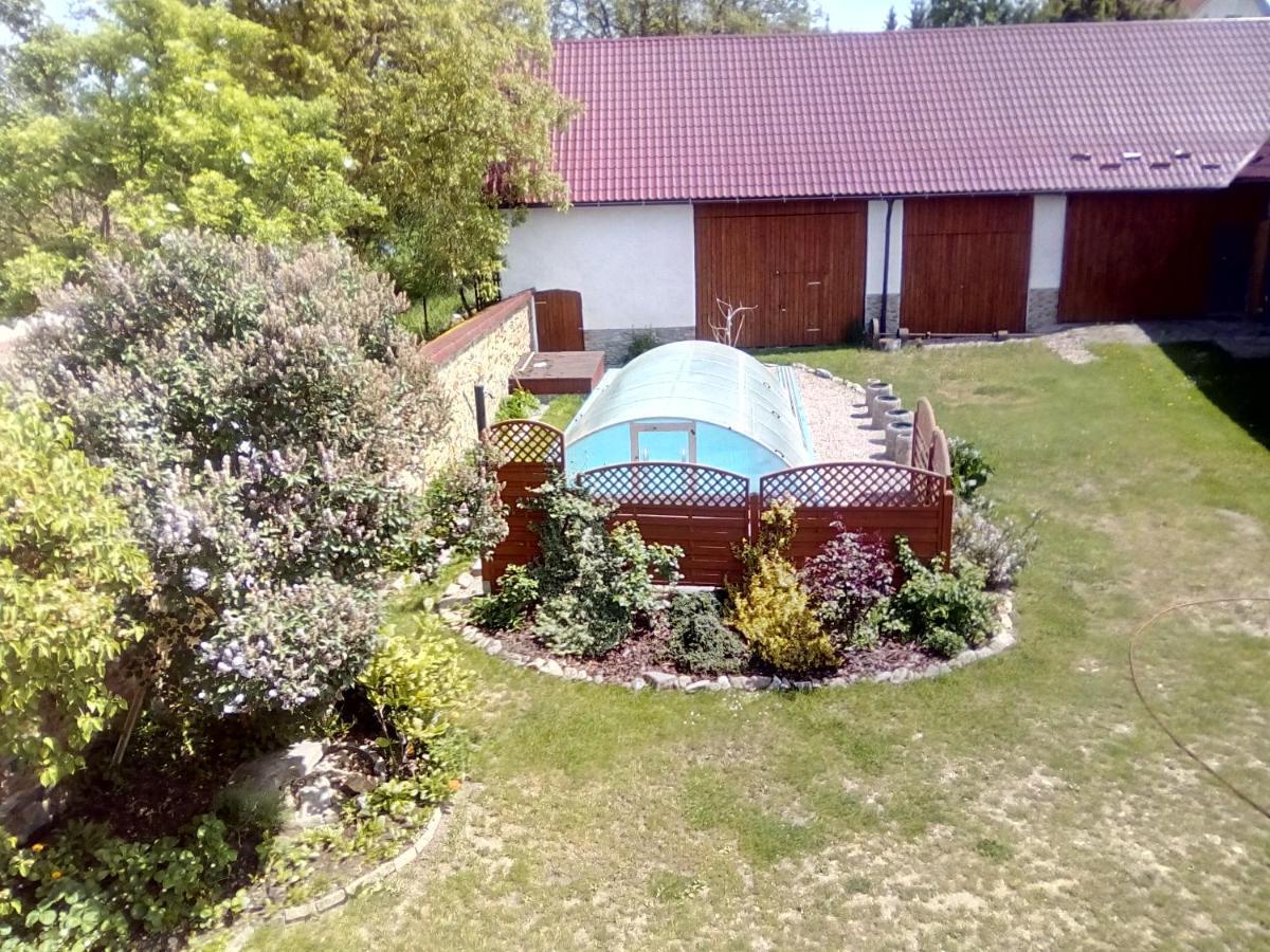 Hostinec u Janatů s ubytováním Cestin Exteriér fotografie