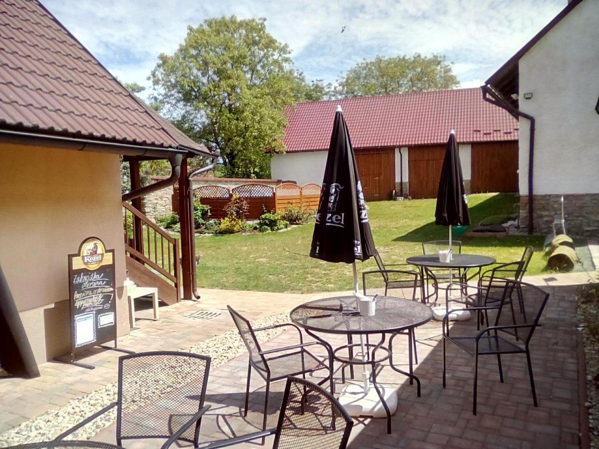 Hostinec u Janatů s ubytováním Cestin Exteriér fotografie